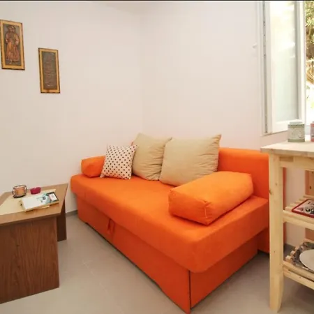 Apartment Dora *