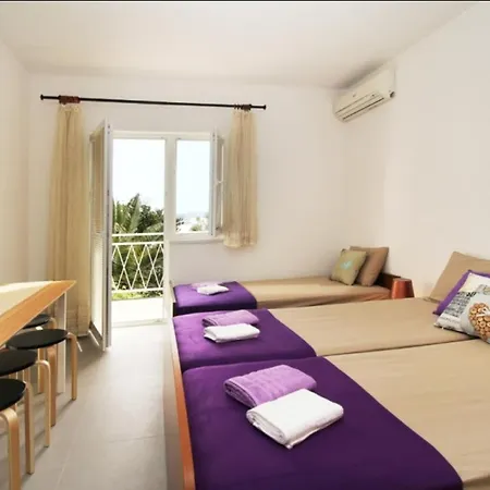 Apartment Dora *
