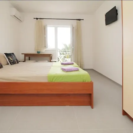 Dora Apartment *
