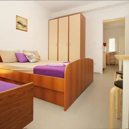 Dora Apartment *