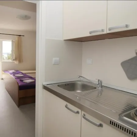 Apartment Dora *