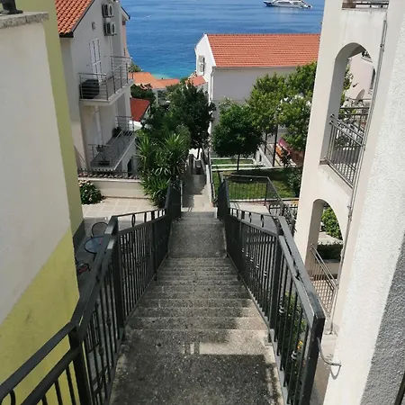 Dora