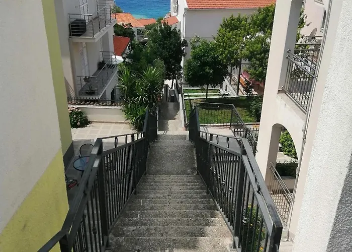 Dora
